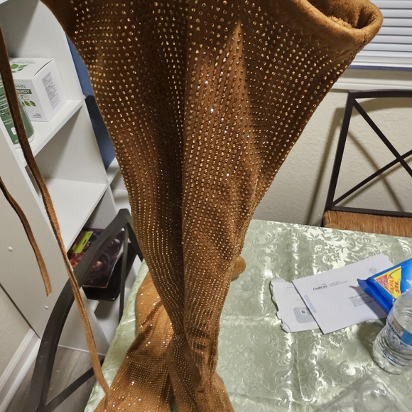 I sell because they weren't too small for me, they're new, never used. - Picture 3 of 6